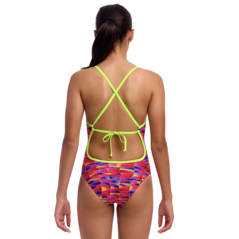 Дитячий купальник для плавання Funkita Girl's Tie Me Tight One Piece Wriggle Walls (FKS036G72223) розмір 14 червоний